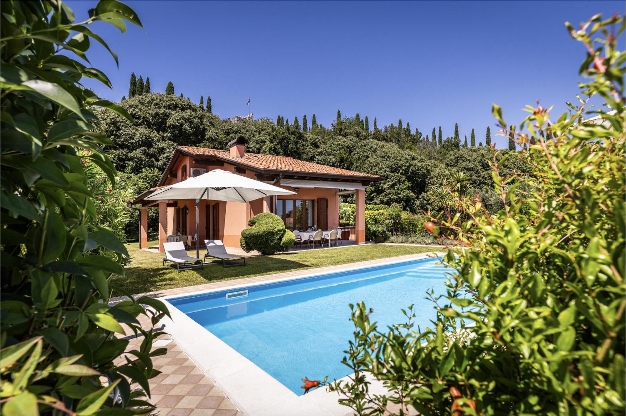 With Private Pool And Garden Soiano Del Lago
